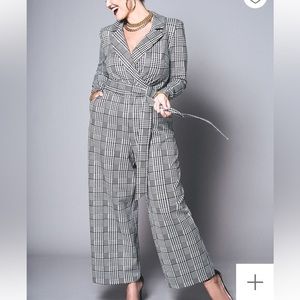 Wide leg jumpsuit with lapel